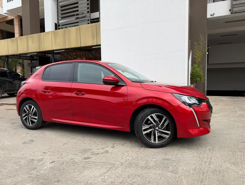 PEUGEOT 208 ALLURE NEWSHAPE