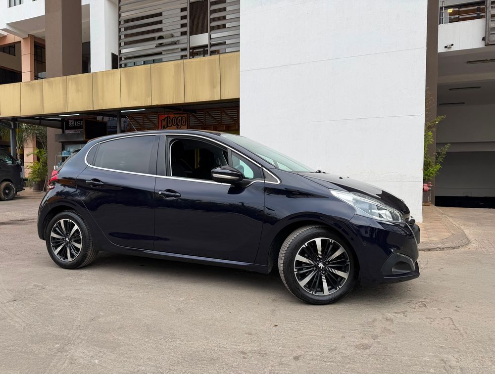 PEUGEOT 208 TECH EDITION