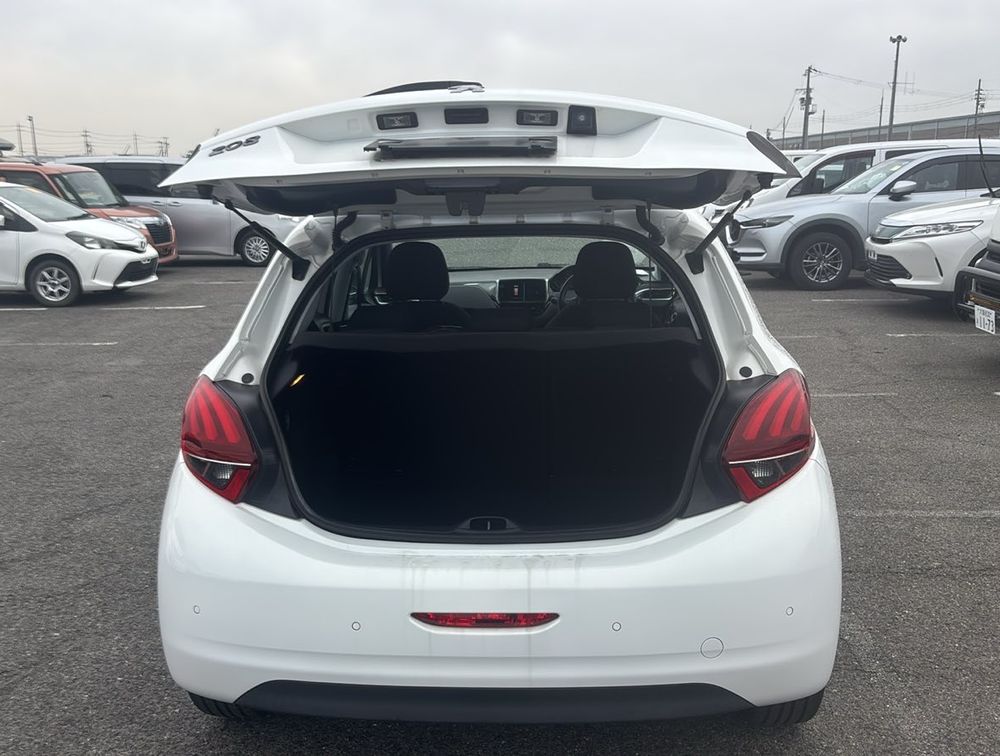 PEUGEOT 208 ALLURE - PRG Motors Ltd