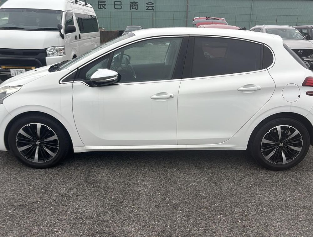 PEUGEOT 208 ALLURE - PRG Motors Ltd