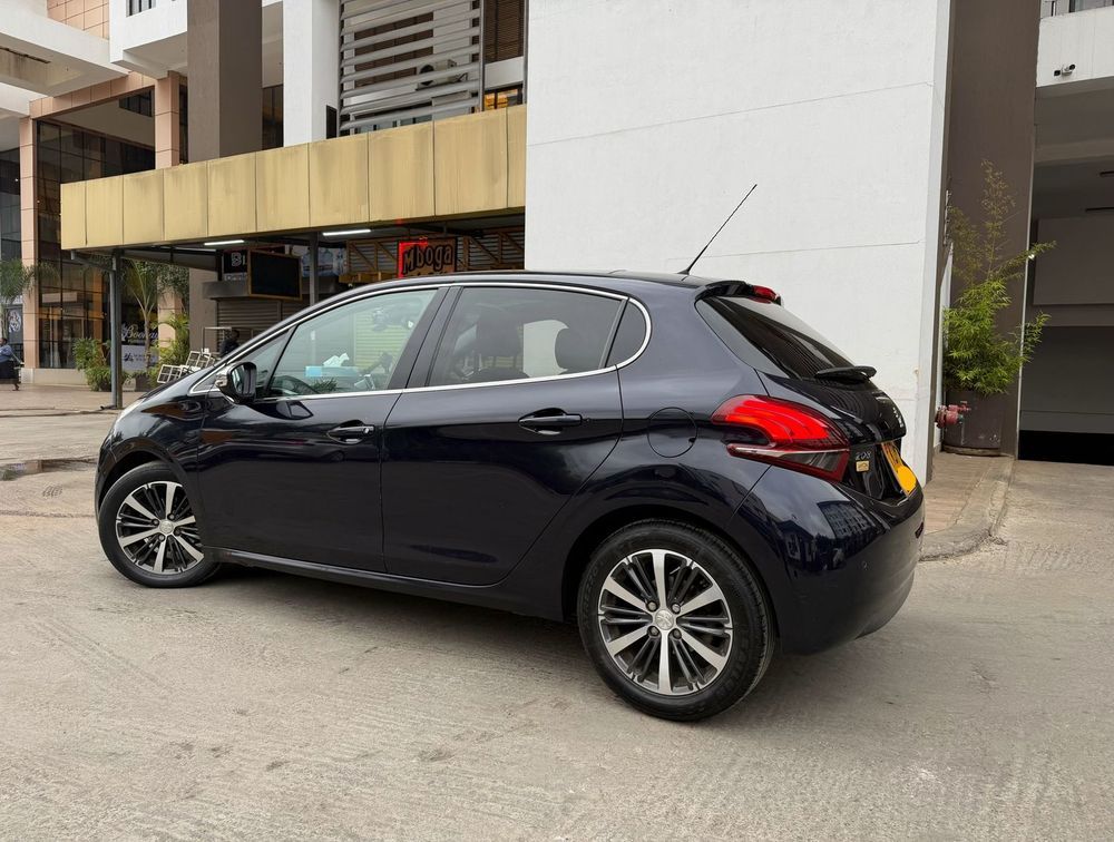 PEUGEOT 208 FULL LEATHER MOONROOF - PRG Motors Ltd