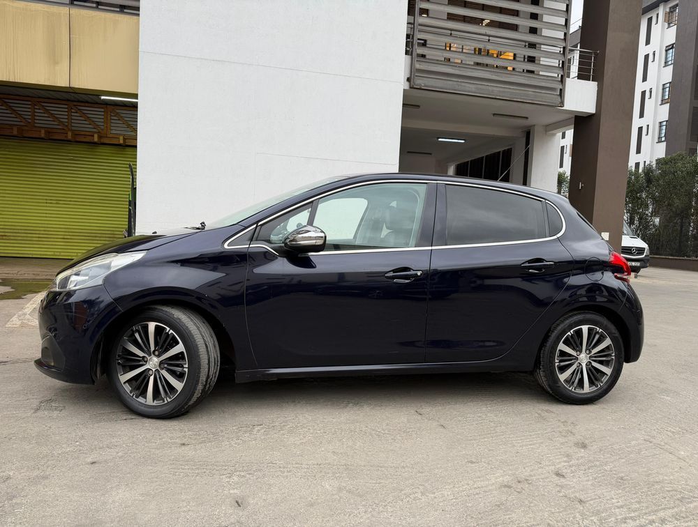 PEUGEOT 208 FULL LEATHER MOONROOF - PRG Motors Ltd