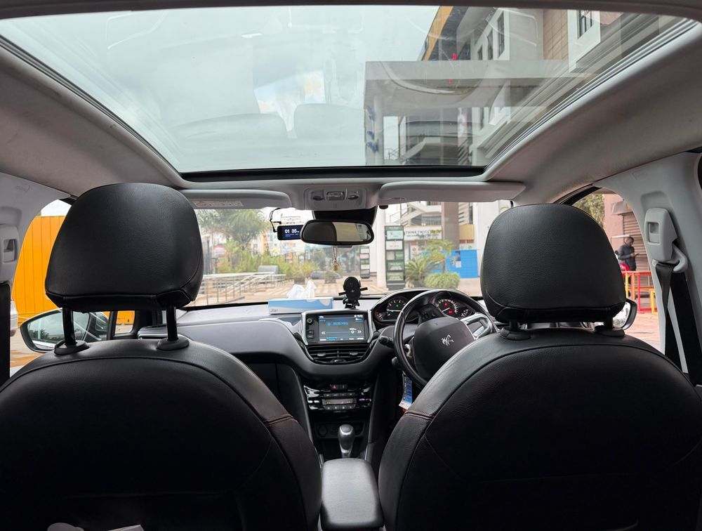 PEUGEOT 208 FULL LEATHER MOONROOF - PRG Motors Ltd