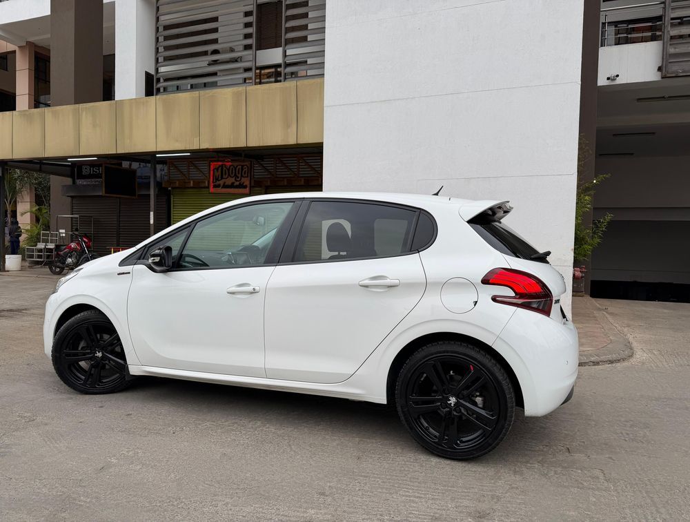 PEUGEOT 208 GTLINE BLACK PACK - PRG Motors Ltd