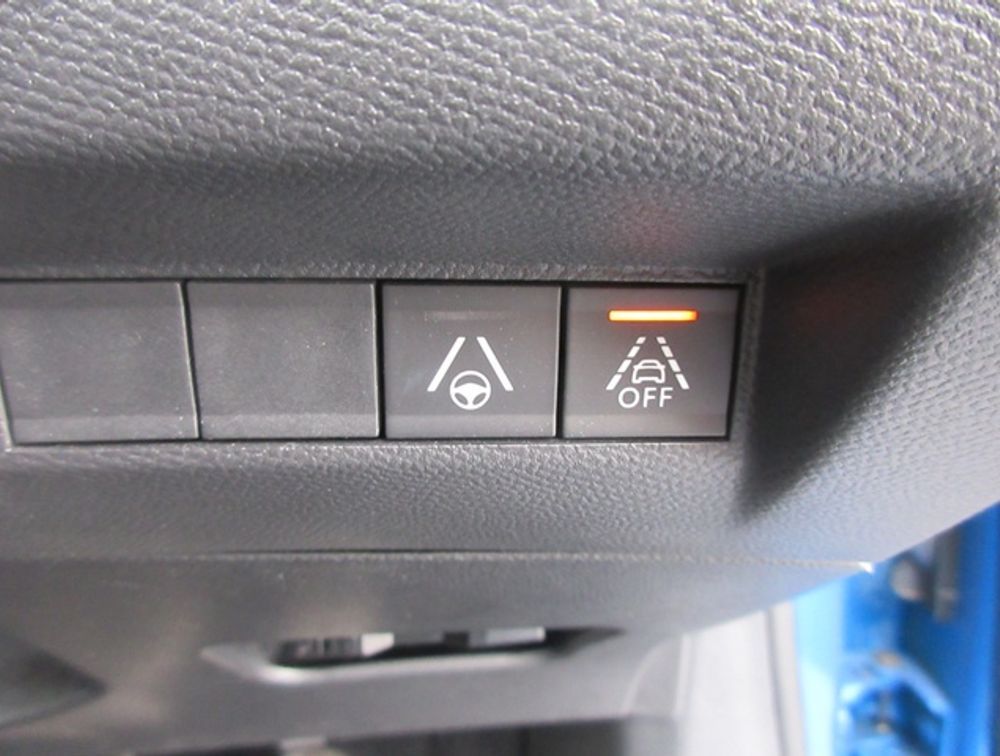PEUGEOT 208 GTLINE MOONROOF - PRG Motors Ltd