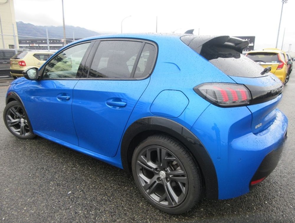 PEUGEOT 208 GTLINE MOONROOF - PRG Motors Ltd