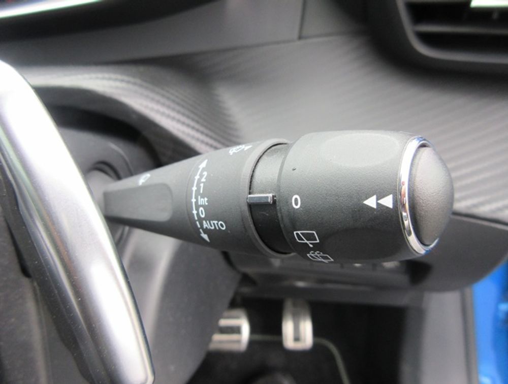 PEUGEOT 208 GTLINE MOONROOF - PRG Motors Ltd
