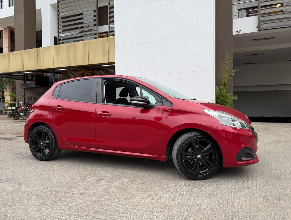 PEUGEOT 208 GTLINE
