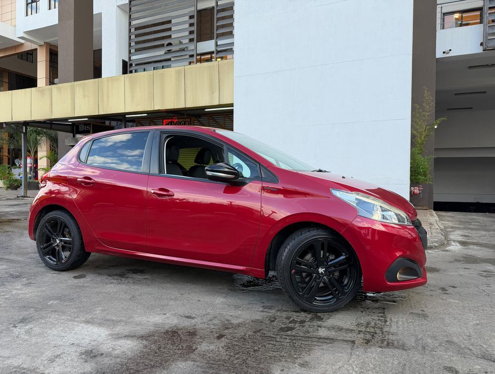 PEUGEOT 208 GTLINE