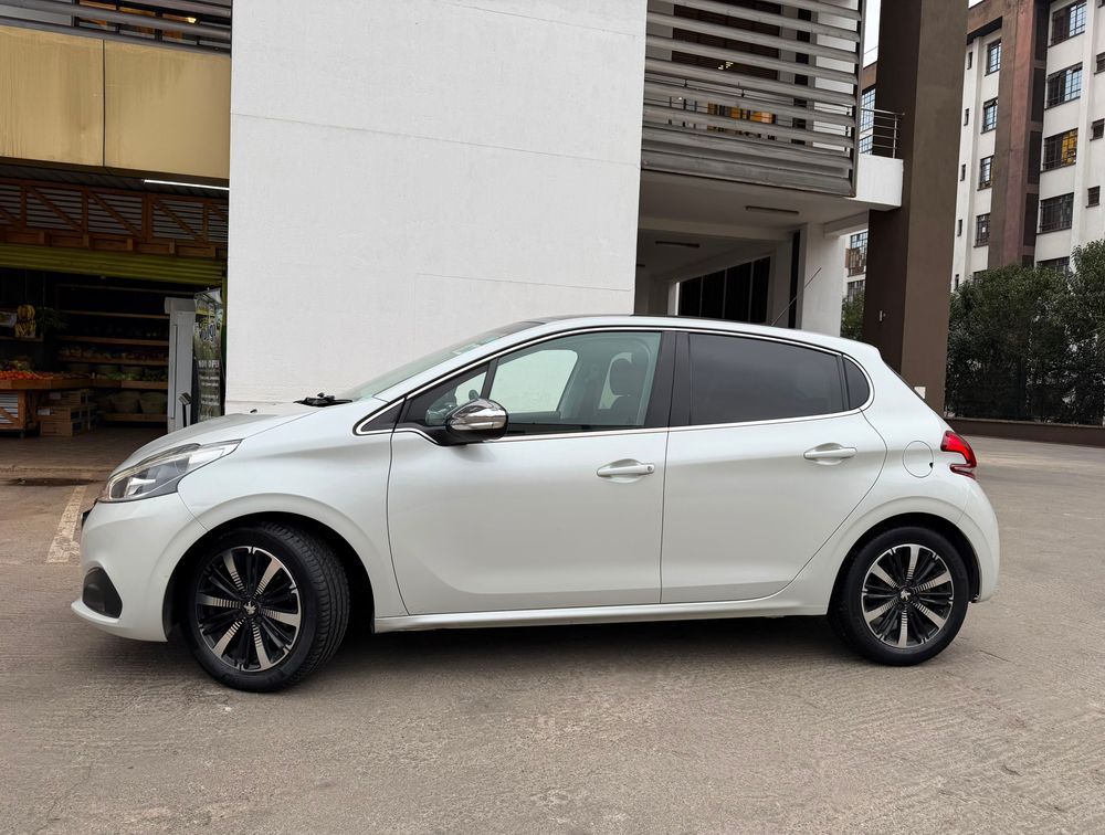 PEUGEOT 208 MOONROOF - PRG Motors Ltd
