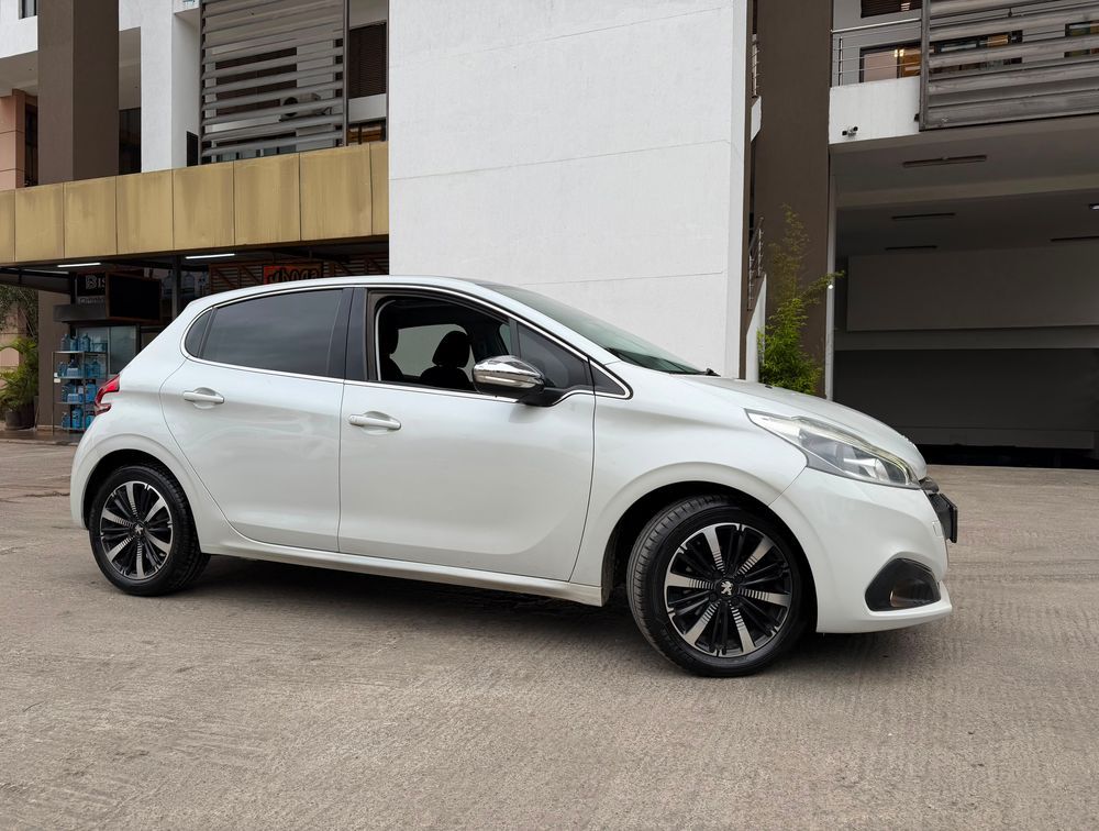 PEUGEOT 208 MOONROOF