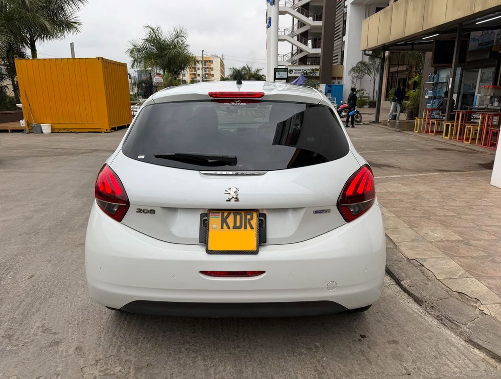 PEUGEOT 208 MOONROOF - PRG Motors Ltd