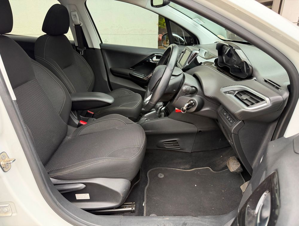 PEUGEOT 208 MOONROOF - PRG Motors Ltd