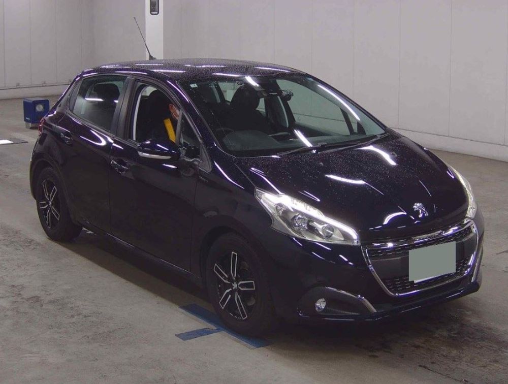 PEUGEOT 208 SIGNATURE