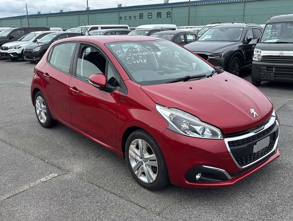 PEUGEOT 208 SIGNATURE