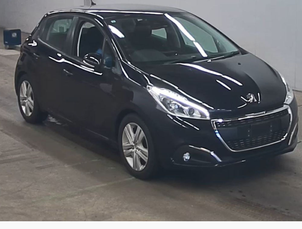 PEUGEOT 208 SIGNATURE
