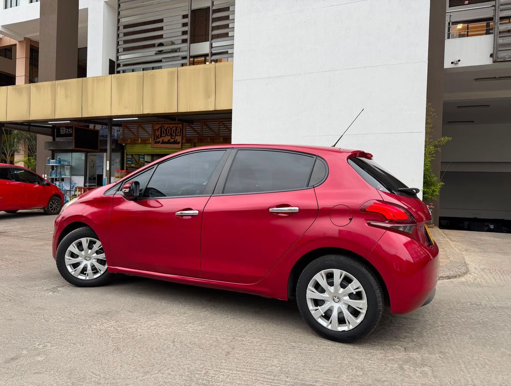 PEUGEOT 208 STYLE - PRG Motors Ltd