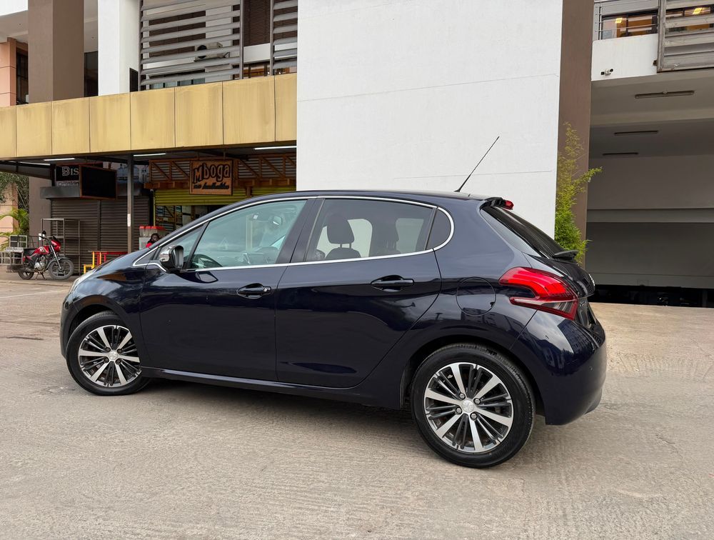 PEUGEOT 208 ALLURE LEATHER SEATS - PRG Motors Ltd