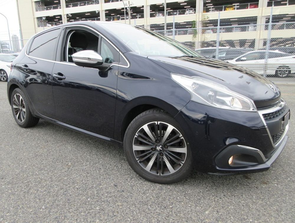 PEUGEOT 208 TECH EDITION MOONROOF