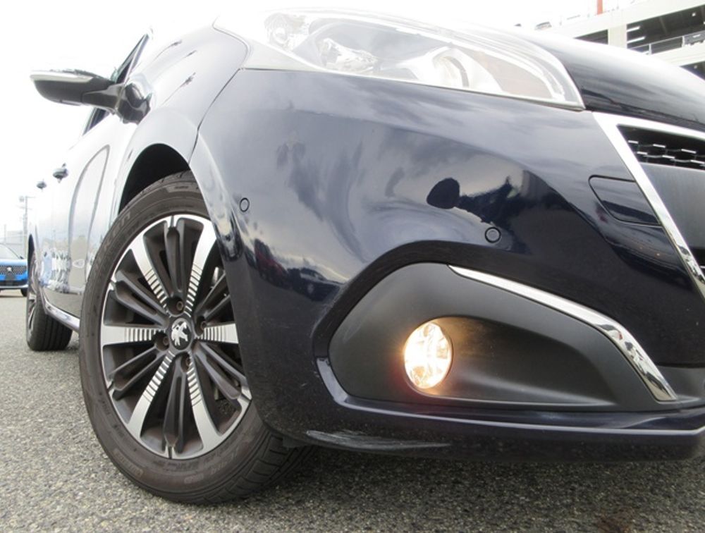 PEUGEOT 208 TECH EDITION MOONROOF - PRG Motors Ltd