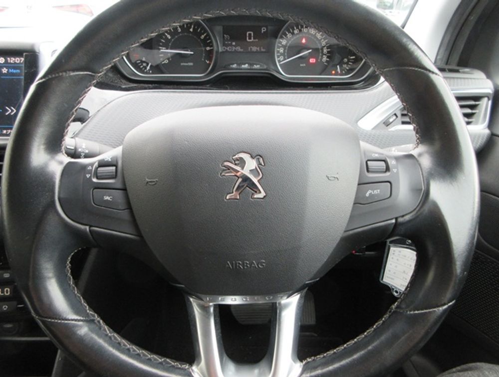 PEUGEOT 208 TECH EDITION MOONROOF - PRG Motors Ltd