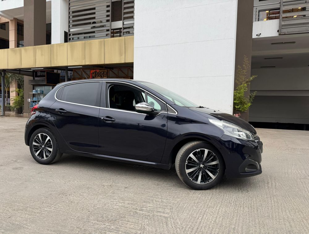 PEUGEOT 208 TECH EDITION