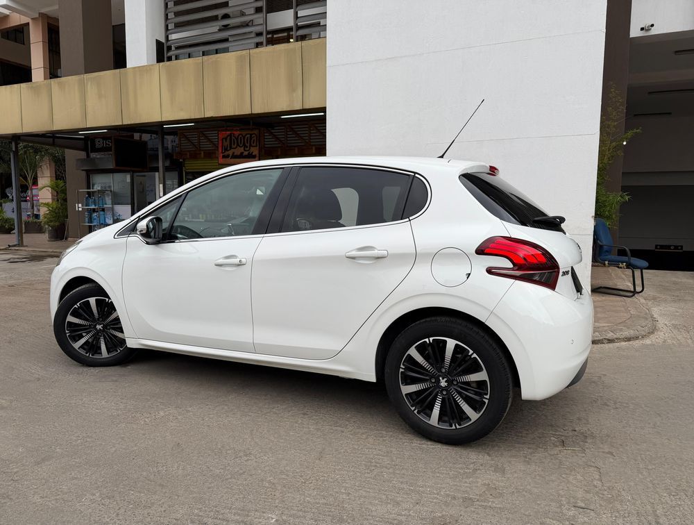 PEUGEOT 208 TECH EDITION - PRG Motors Ltd