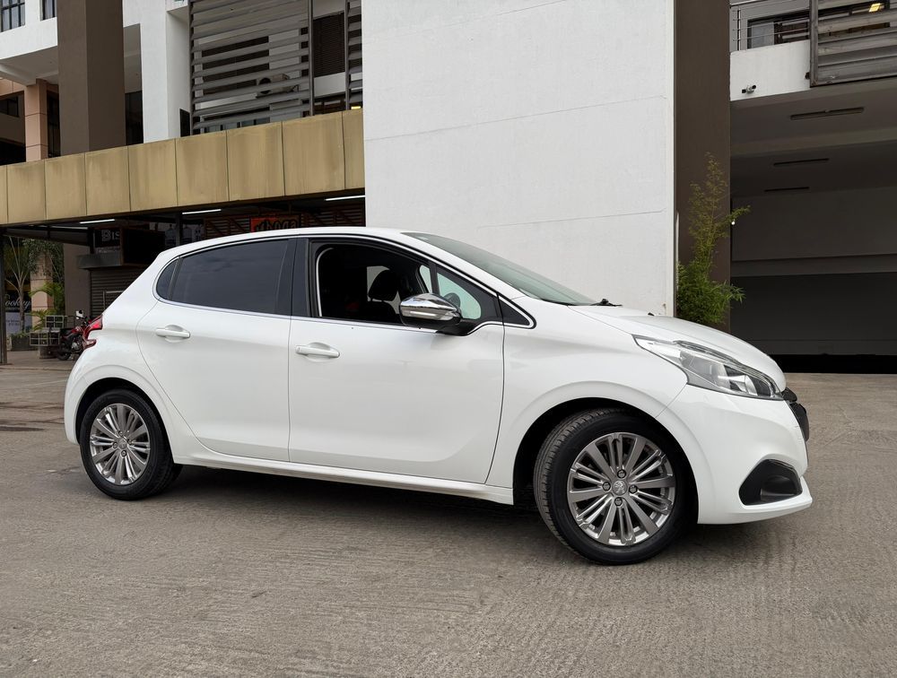 PEUGEOT 208 TECH PACK EDITION