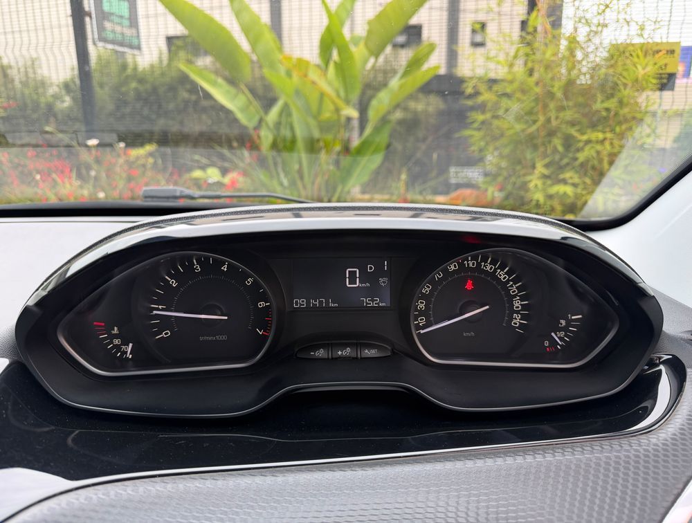 PEUGEOT 208 STYLE - PRG Motors Ltd