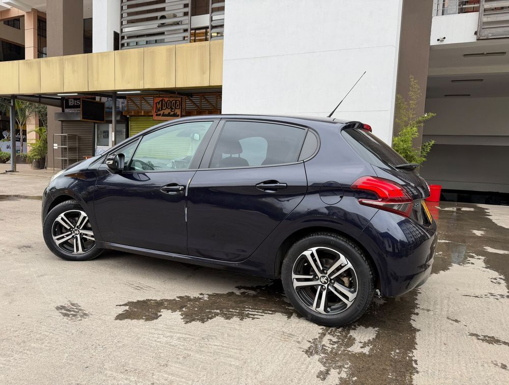 PEUGEOT 208 STYLE - PRG Motors Ltd