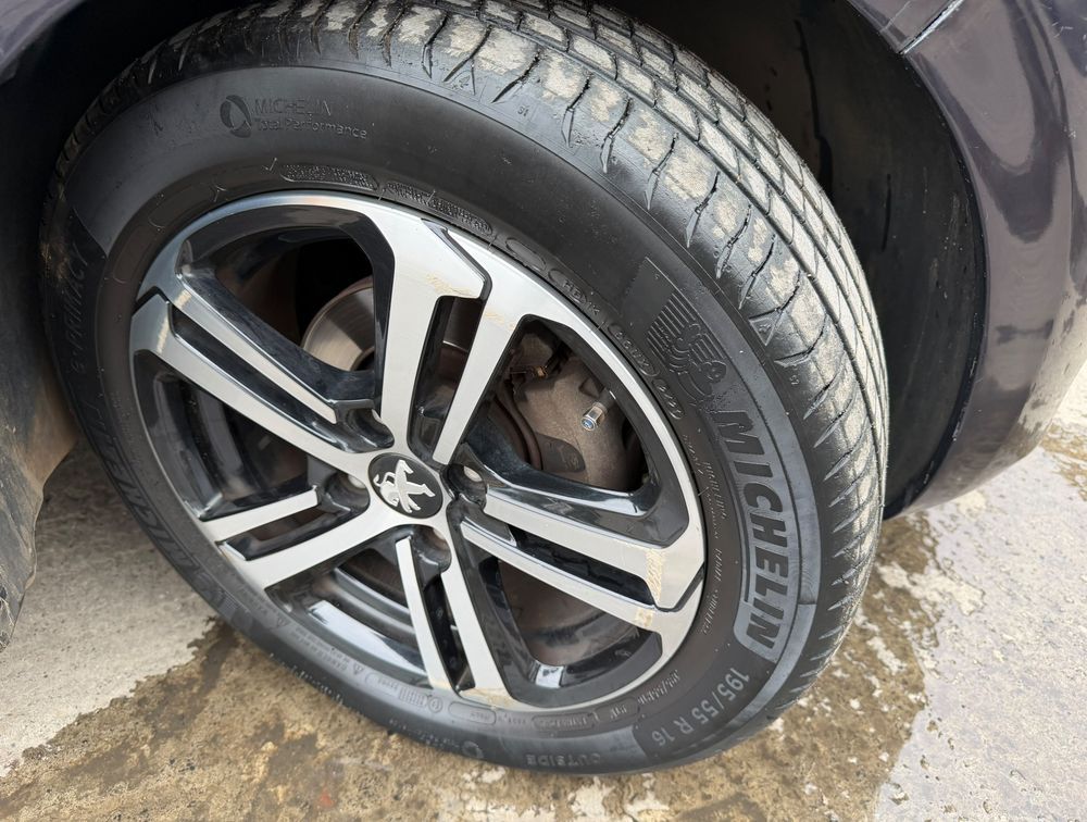 PEUGEOT 208 STYLE - PRG Motors Ltd