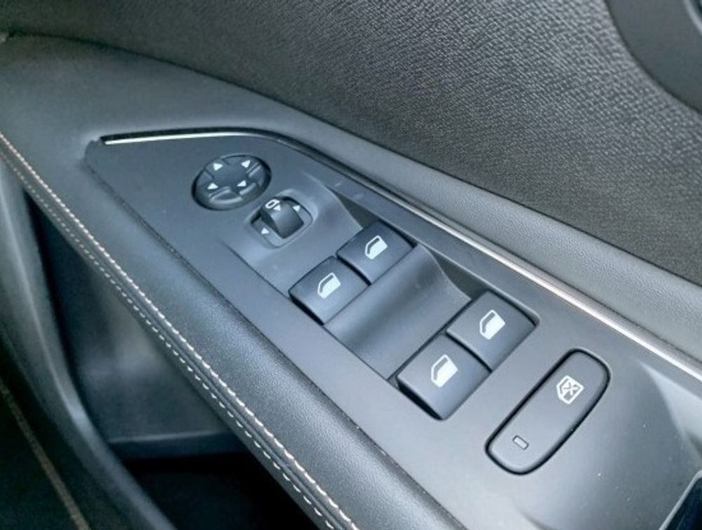 PEUGEOT 3008 GT BLUE HDi SUNROOF - PRG Motors Ltd