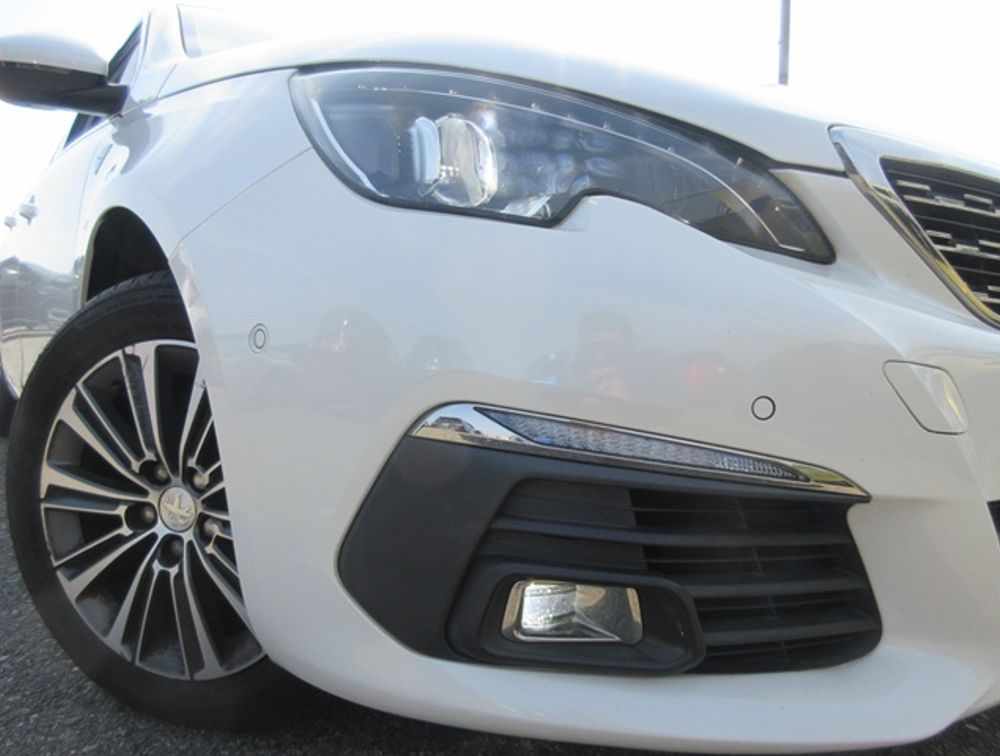 PEUGEOT 308 SW MOONROOF - PRG Motors Ltd
