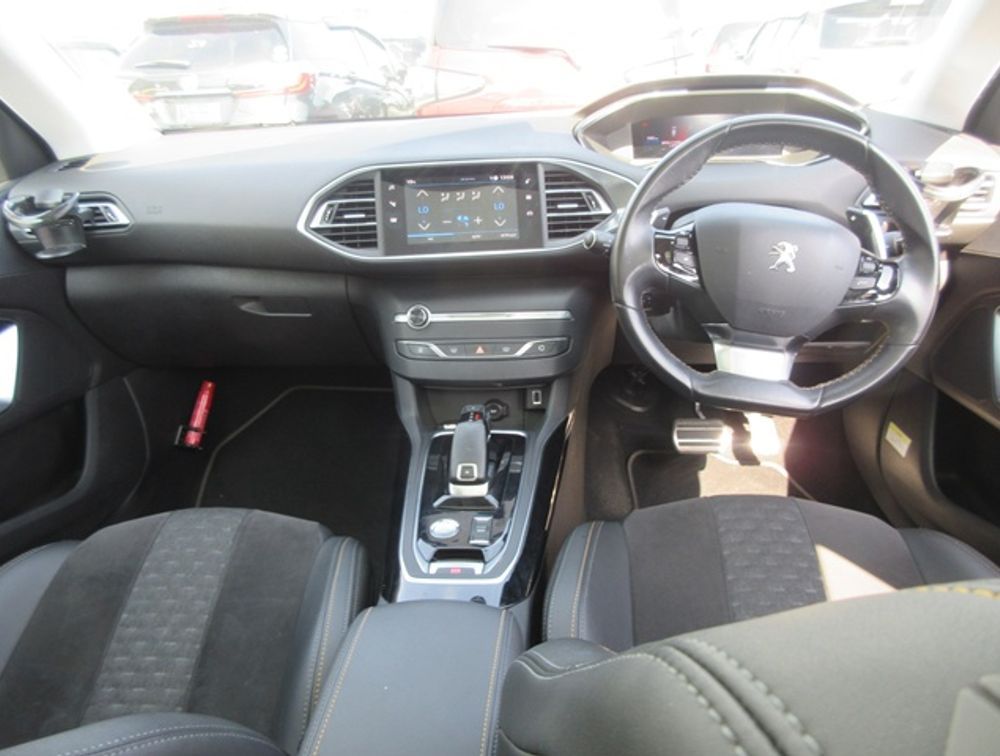 PEUGEOT 308 SW MOONROOF - PRG Motors Ltd