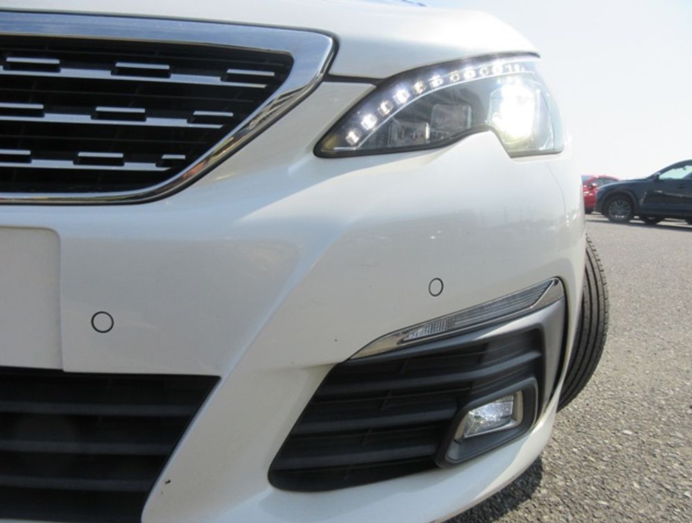 PEUGEOT 308 SW MOONROOF - PRG Motors Ltd