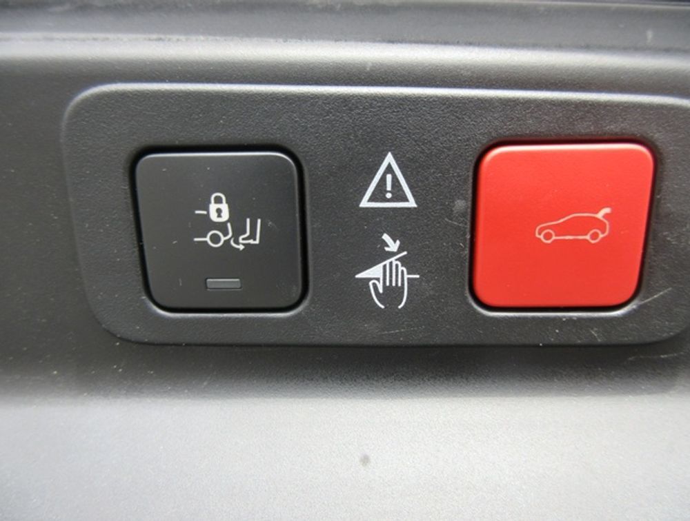 PEUGEOT 5008 CROSSCITY - PRG Motors Ltd