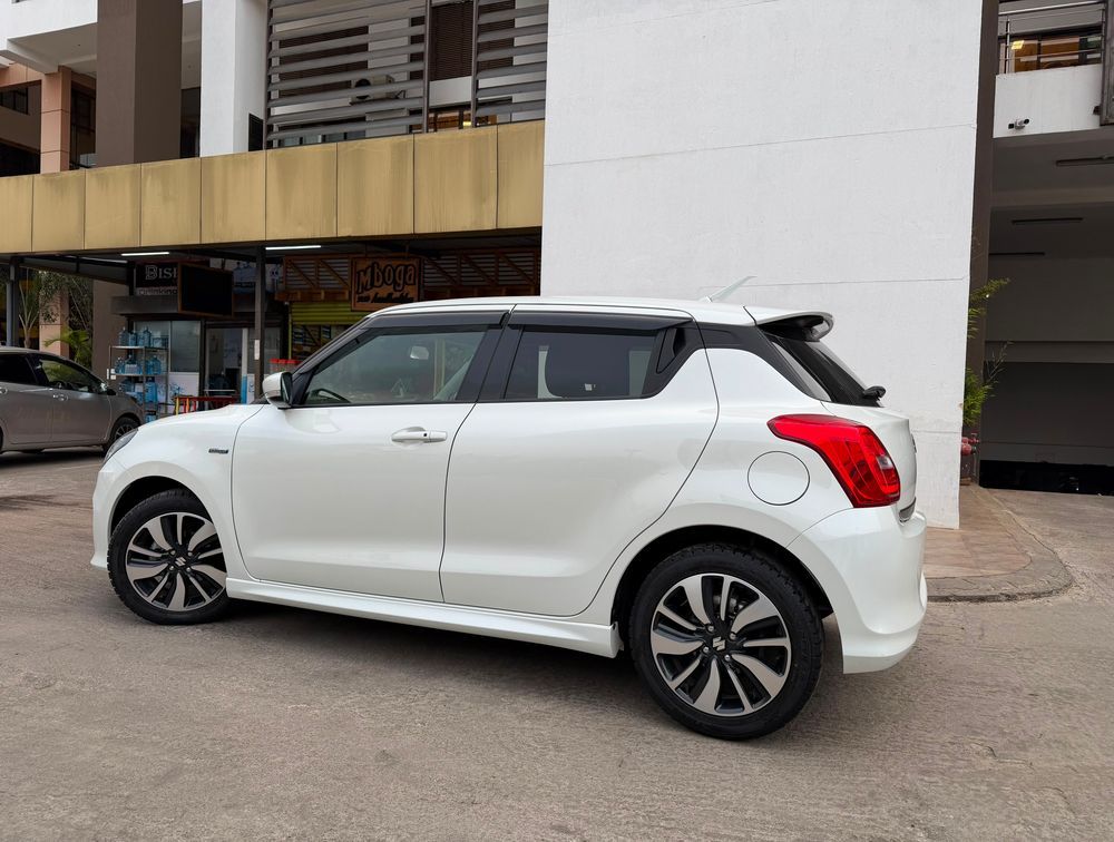 SUZUKI SWIFT RS HYBRID - PRG Motors Ltd