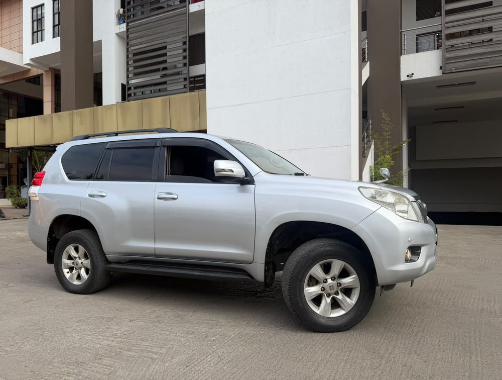 TOYOTA LADNCRUISER PRADO