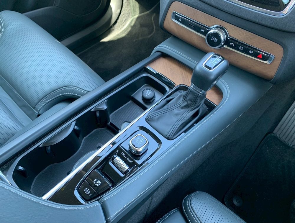 VOLVO XC90 MOMENTUM - PRG Motors Ltd