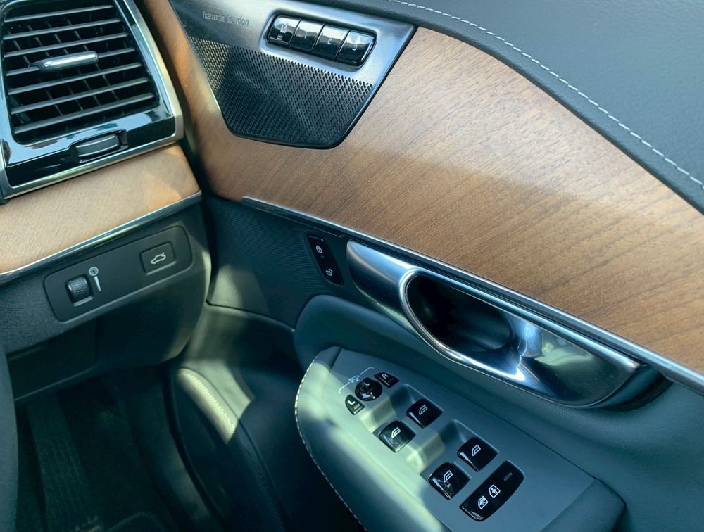 VOLVO XC90 MOMENTUM - PRG Motors Ltd