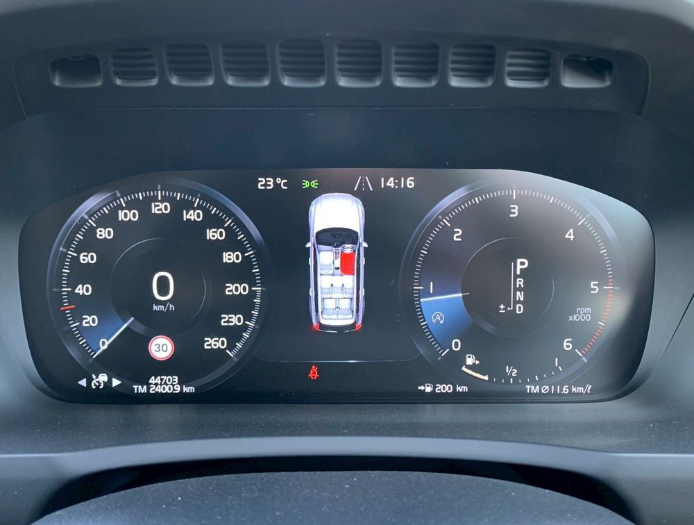 VOLVO XC90 MOMENTUM - PRG Motors Ltd