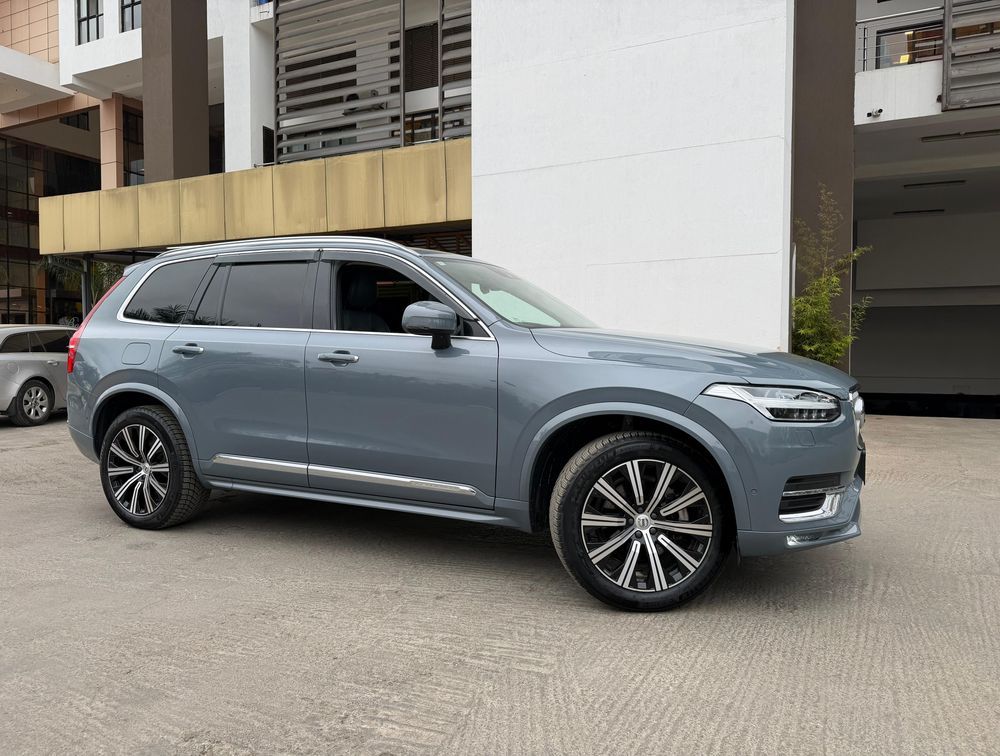 VOLVO XC90 MOMENTUM