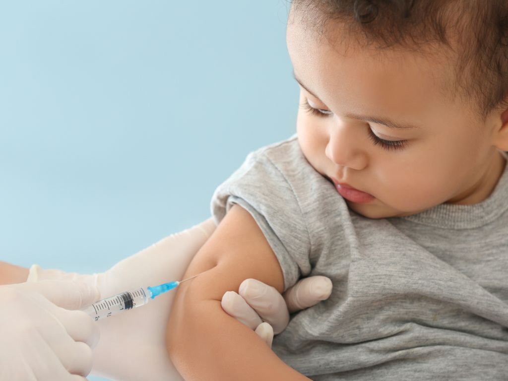 Meninggal akibat Pneumonia, Waspadai Komplikasi Influenza yang Dialami Barbie Hsu - Vaksinasi.jpg