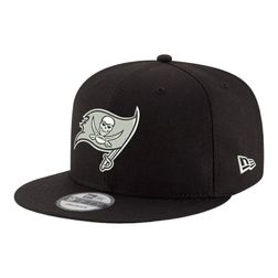 Tampa Bay Buccaneers Black and White Basic New Era 9FIFTY Snapback Hat