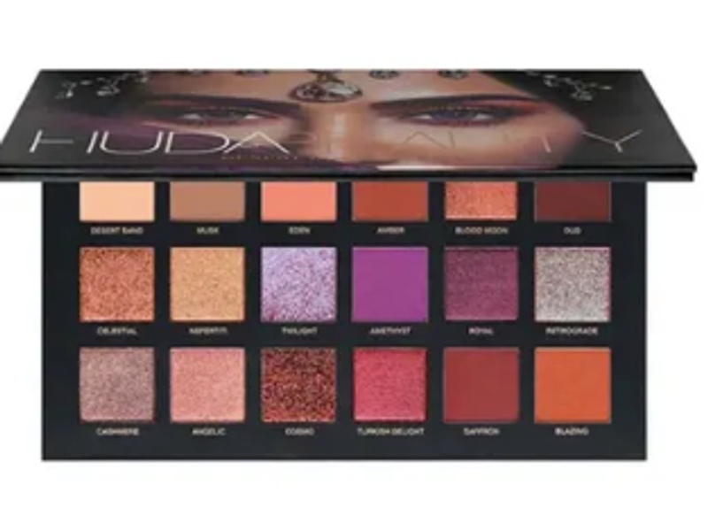 Huda beauty desert dusk eyeshadow palette