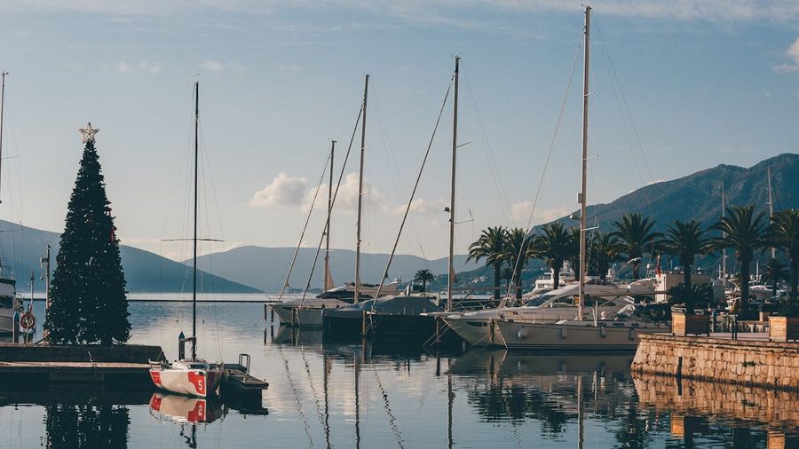 [0]Aerodrom Tivat[/0][1]Tivat airport[/1]