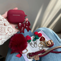 Funda de silicona color vino tinto para AirPods 5 Pro3 2025 con llavero de lazo de cereza y pompón para AirPods 2 3 4 Pro, funda blanda