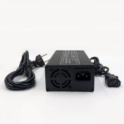 Cargador rápido de 60V, 67,2 V/5A, cargador rápido de 67,2 V para batería de litio de 16S y 60V, conector IEC/PC, fuerte disipación de calor