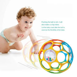 Pelota de Agarre Suave para Bebés con Sonajero y Campana, Juguete Sensorial Educativo para la Primera Infancia, Color Aleatorio