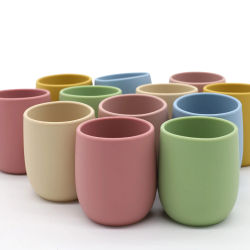 Vaso de agua de silicona para bebés, tamaño mini, fácil de sujetar.